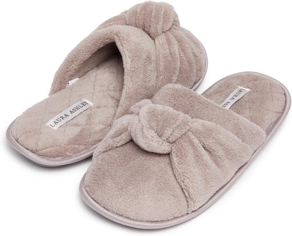 ⁦Laura Ashley Soft Terry Knot Scuff Slippers for Women - Comfy Non Slip Closed Toe Bedroom Slipper - Cozy Slide On Womens House Slippers⁩ - الصورة ⁦2⁩