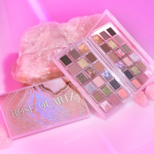 ⁦Huda Beauty Rose Quartz 18 Eyeshadow Palette⁩ - الصورة ⁦4⁩