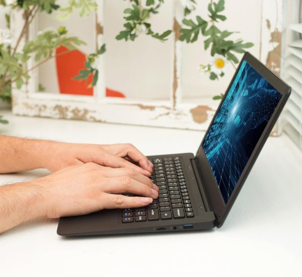 ⁦Laptop Computer Mini 10 Inch Quad Core Powered by Android 12 Netbook 64GB Small Computer with WiFi Webcam Bluetooth,Charger Mouse Included,Suitable for Children and Students, 4 Color Options (Pink)⁩ - الصورة ⁦7⁩