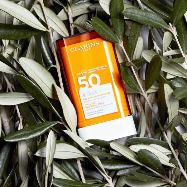 ⁦كلارنس ستيك سولير إنفيزيبل SPF 50+ - جديد 2020، 17.0 ملليلتر⁩ - الصورة ⁦3⁩