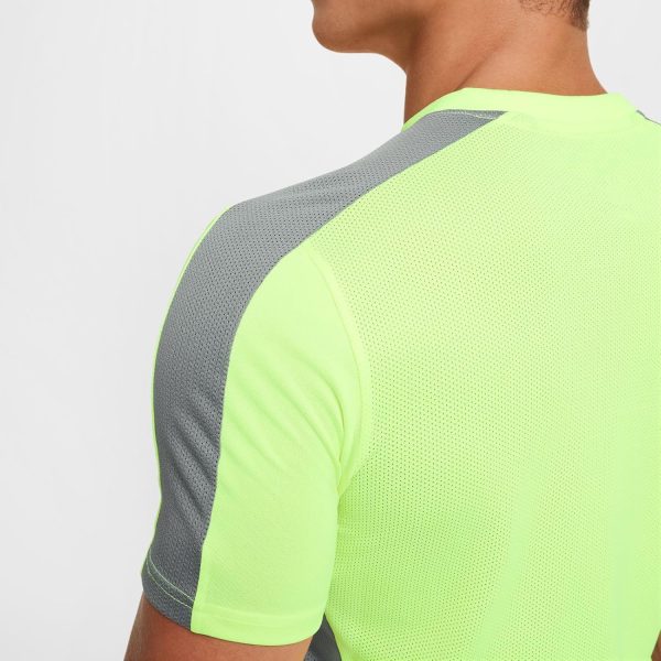 ⁦Nike Mens M NK DF ACD23 TOP SS GX HBR Short Sleeve Football Top⁩ - الصورة ⁦5⁩