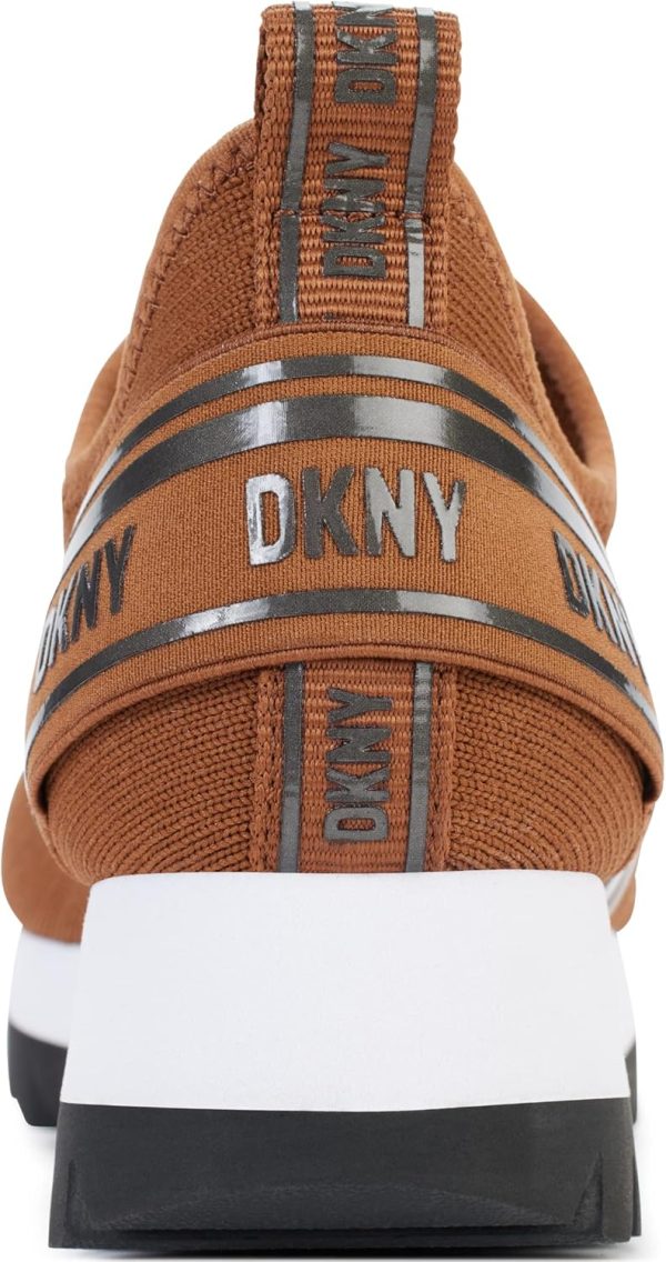 ⁦DKNY Women's Rubber Sole Knit Low-top Sneaker⁩ - الصورة ⁦2⁩