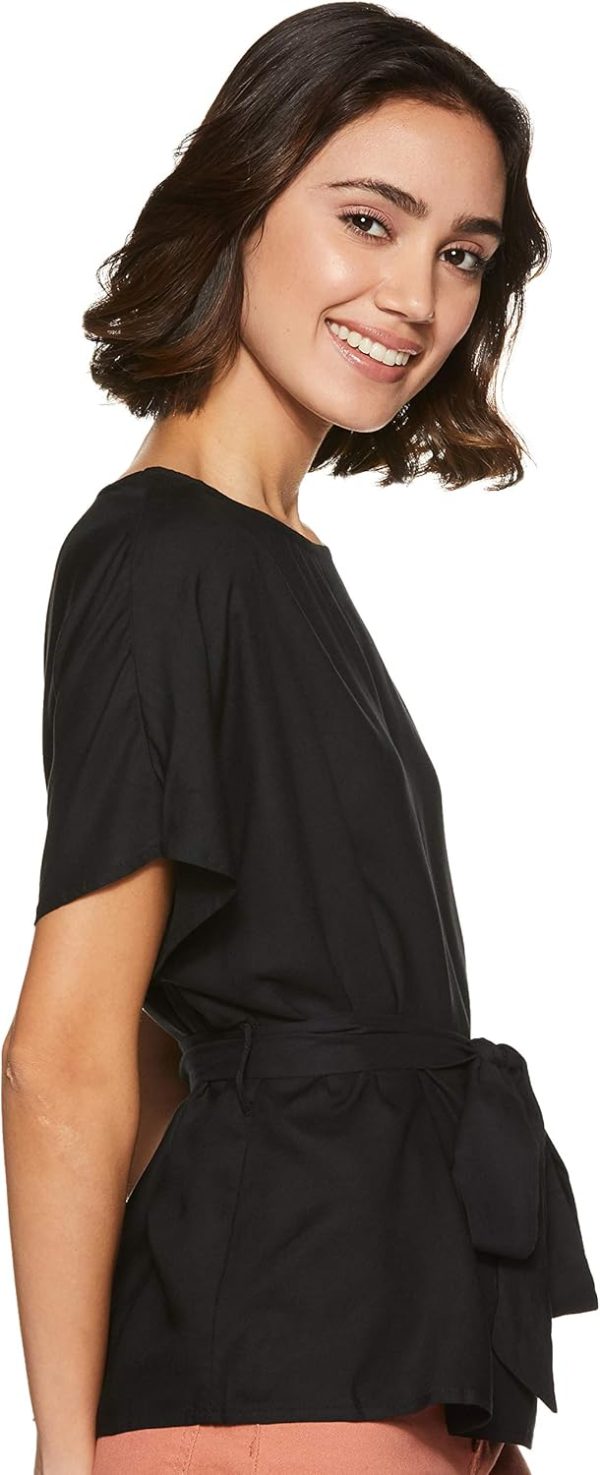 ⁦Amazon Brand - Symbol Women's Solid Regular Fit Top⁩ - الصورة ⁦3⁩