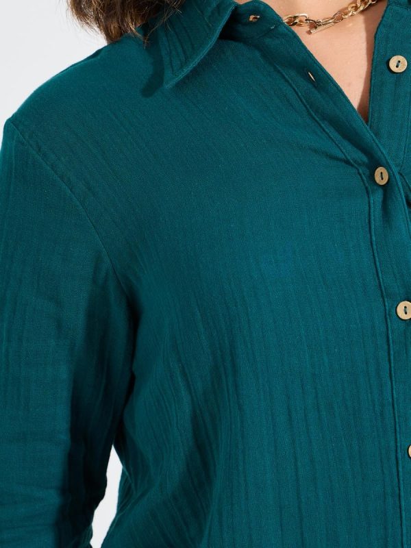 ⁦Styli Women 7005359613 Textured Oversized Shirt With Roll-Up Sleeves⁩ - الصورة ⁦4⁩