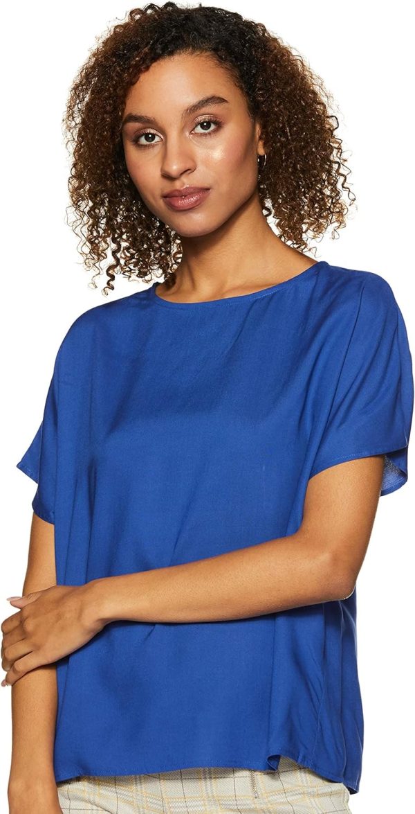 ⁦Amazon Brand - Symbol Women's Solid Regular Fit Top⁩ - الصورة ⁦5⁩