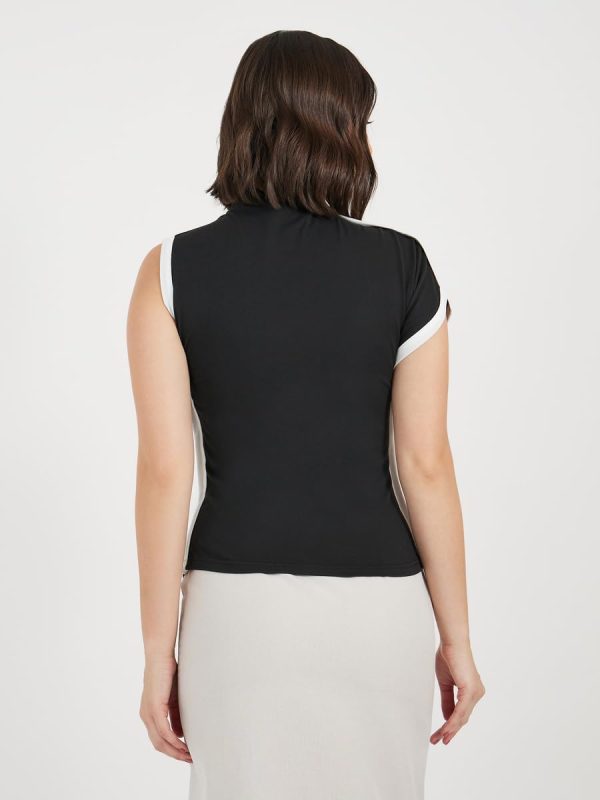 ⁦Styli Women High Neck Contrast Trim Top⁩ - الصورة ⁦4⁩