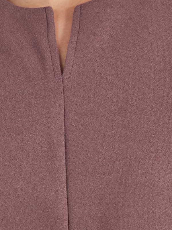 ⁦Styli Womene Split Neck Crop Top With 3/4 Sleeves⁩ - الصورة ⁦3⁩