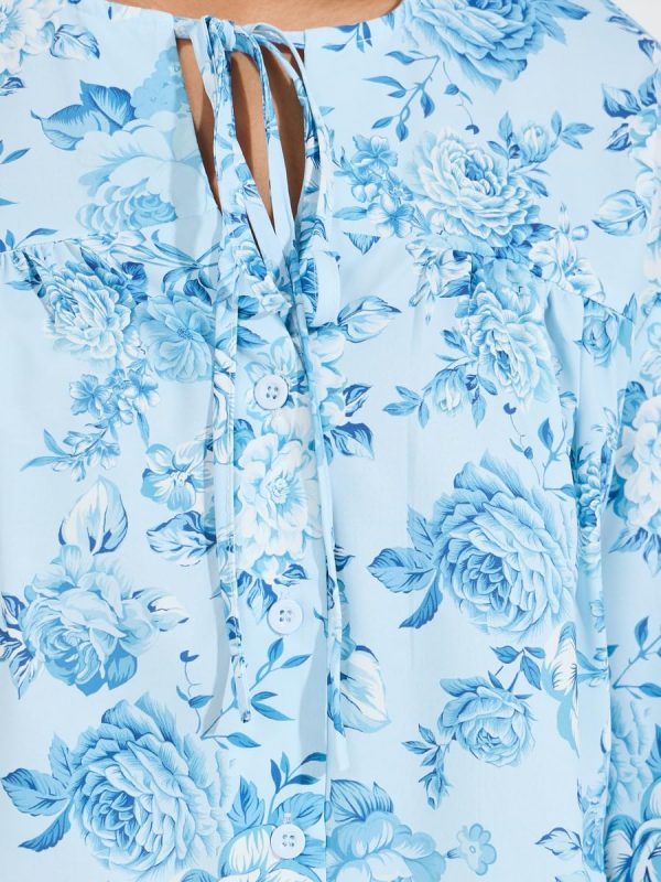 ⁦Styli Women Tie-Up Neck Floral Print Blouse⁩ - الصورة ⁦4⁩