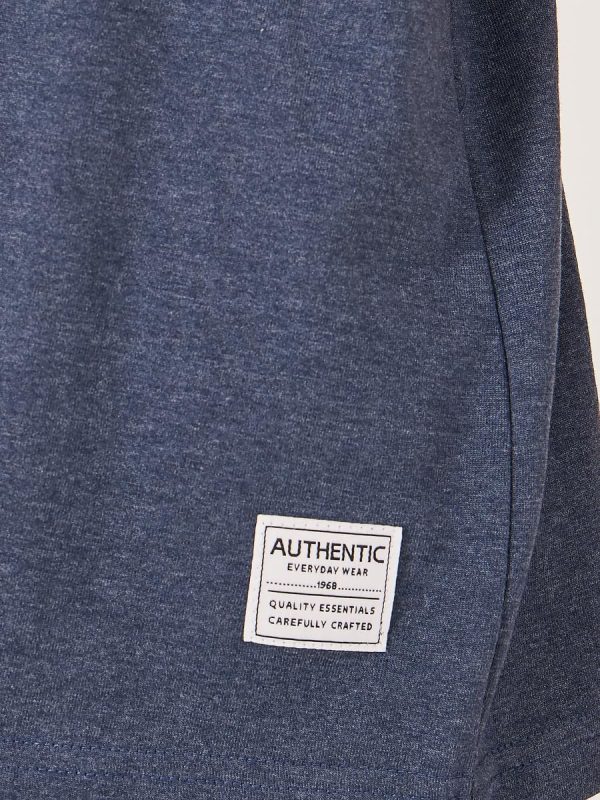 ⁦Styli Boys Solid Oversized T-Shirt With Badge Detail⁩ - الصورة ⁦4⁩