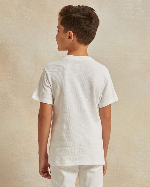 ⁦REDTAG Boys White Jacquard Henely T-Shirt⁩ - الصورة ⁦3⁩
