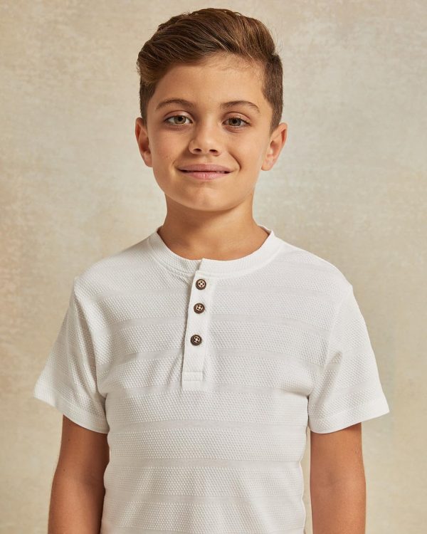 ⁦REDTAG Boys White Jacquard Henely T-Shirt⁩ - الصورة ⁦4⁩