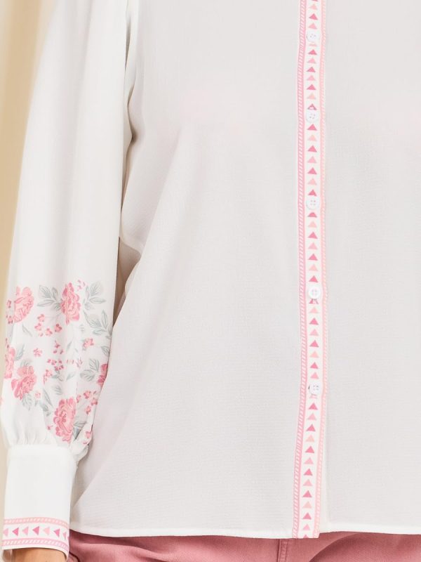 ⁦Styli Women Floral Print Relax Fit Shirt with Aztec Border Print⁩ - الصورة ⁦4⁩