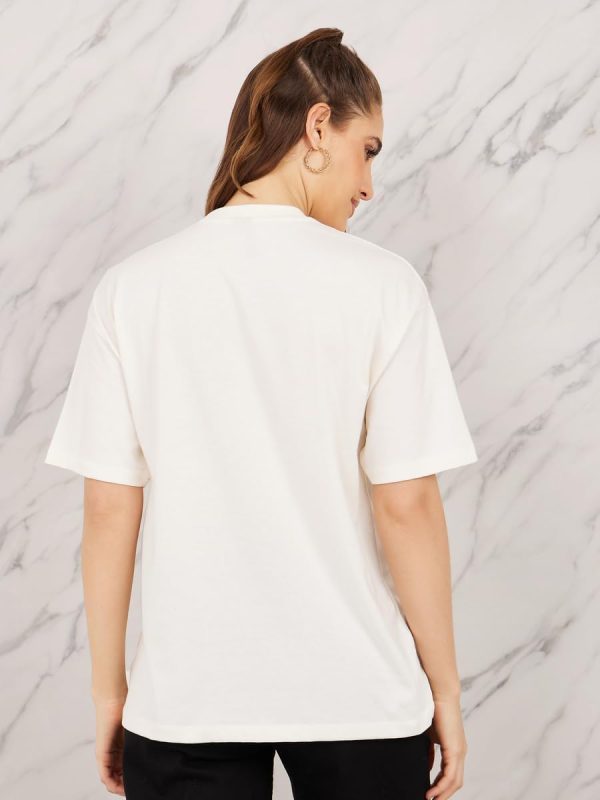 ⁦Styli Women Oversized Floral Foil Print Longline T-shirt⁩ - الصورة ⁦5⁩