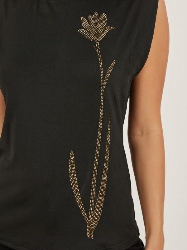 ⁦Styli Women's Embellished Round Neck Fitted Tank T-Shirt⁩ - الصورة ⁦4⁩