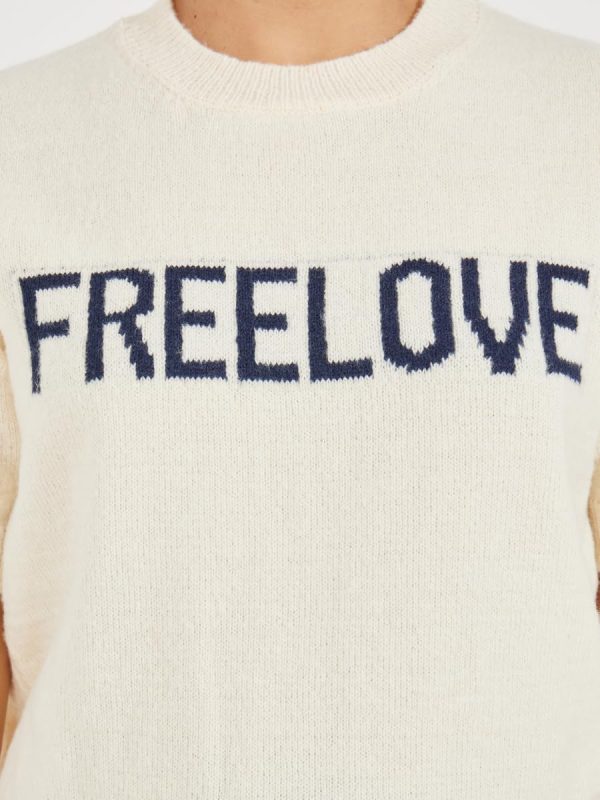 ⁦Styli Women Regular Fit Freelove Slogan Knit T-Shirt⁩ - الصورة ⁦4⁩