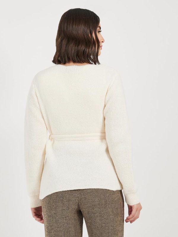 ⁦Styli Women Wrap Over Knit Top With Tie Belt⁩ - الصورة ⁦4⁩