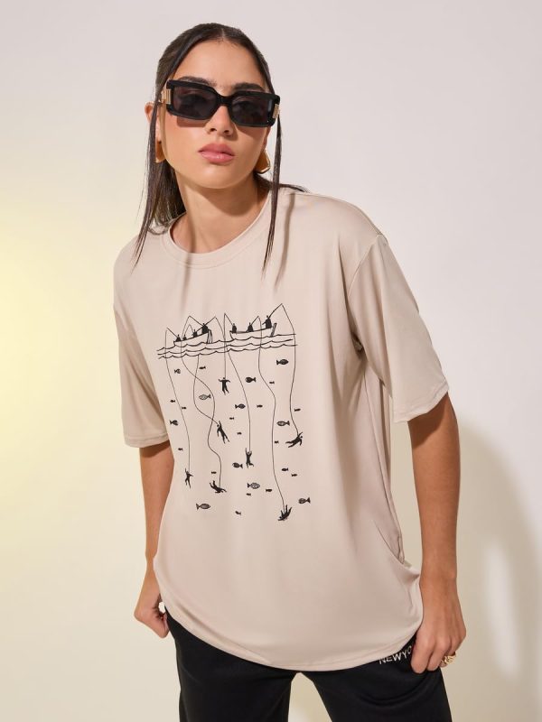 ⁦Styli Women's Round Neck Graphic Print T-Shirt⁩ - الصورة ⁦2⁩