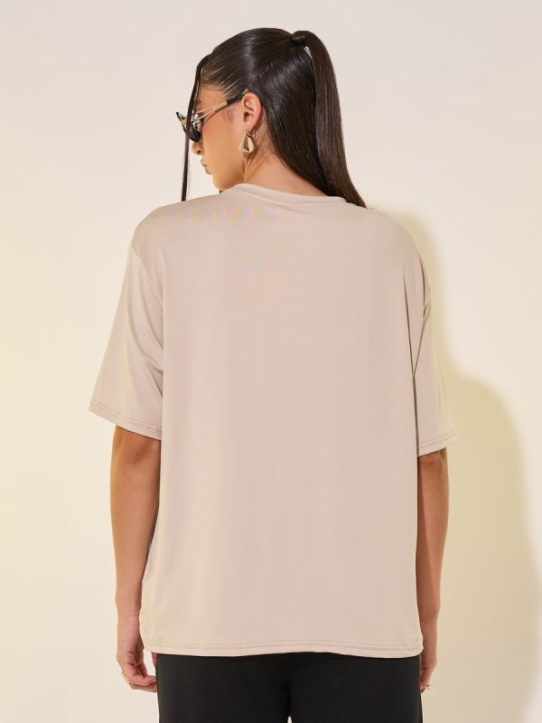 ⁦Styli Women's Round Neck Graphic Print T-Shirt⁩ - الصورة ⁦5⁩