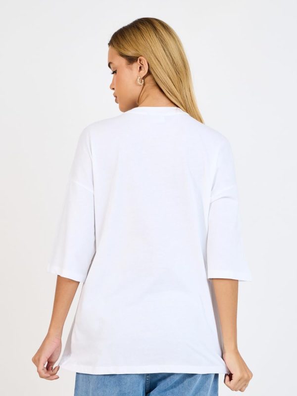 ⁦Styli Women One Piece Graphic Oversized T-Shirt With Dropped Shoulder⁩ - الصورة ⁦4⁩