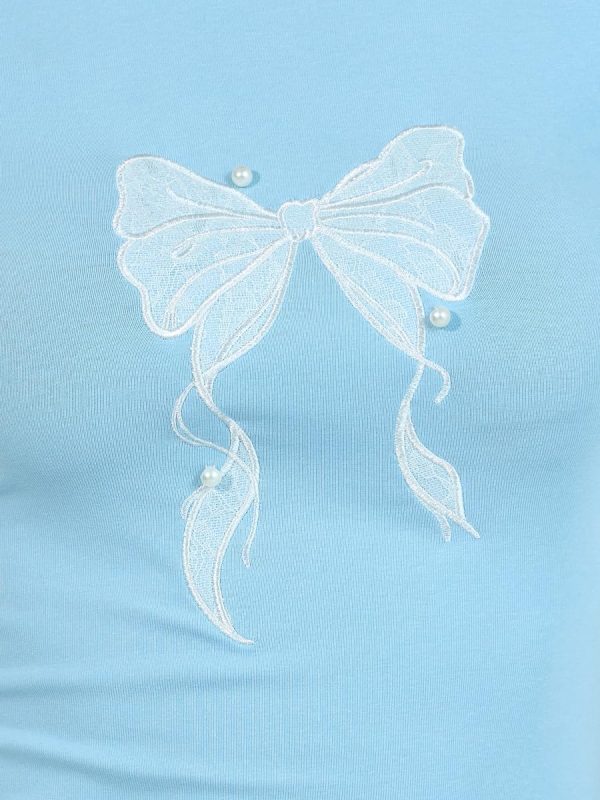 ⁦Styli Women Embroidered Bow Detail Slim Fit T-Shirt⁩ - الصورة ⁦3⁩