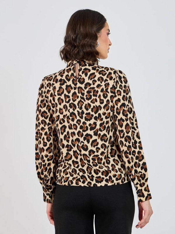⁦Styli Women All Over Print Long Sleeves High Neck Regular Fit Top⁩ - الصورة ⁦5⁩