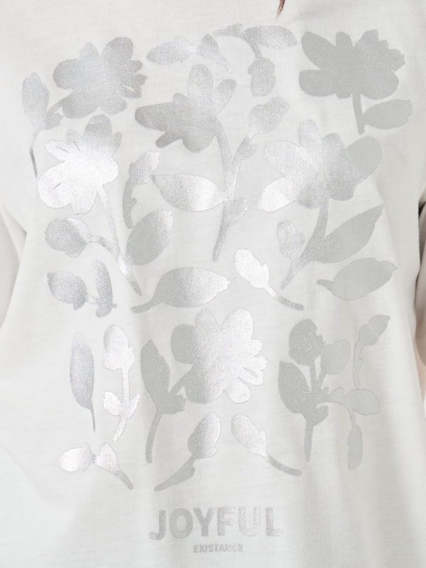 ⁦Styli Women's Floral Foil Graphic Oversized Round Neck T-Shirt⁩ - الصورة ⁦4⁩