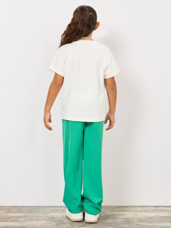 ⁦Styli Girls Happy Girl's Day Slogan Print T-shirt and Wide Leg Pant Set⁩ - الصورة ⁦5⁩