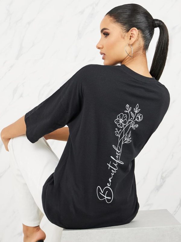 ⁦Styli Women Oversized Beautiful Back Print Drop Shoulder T-Shirt⁩ - الصورة ⁦2⁩