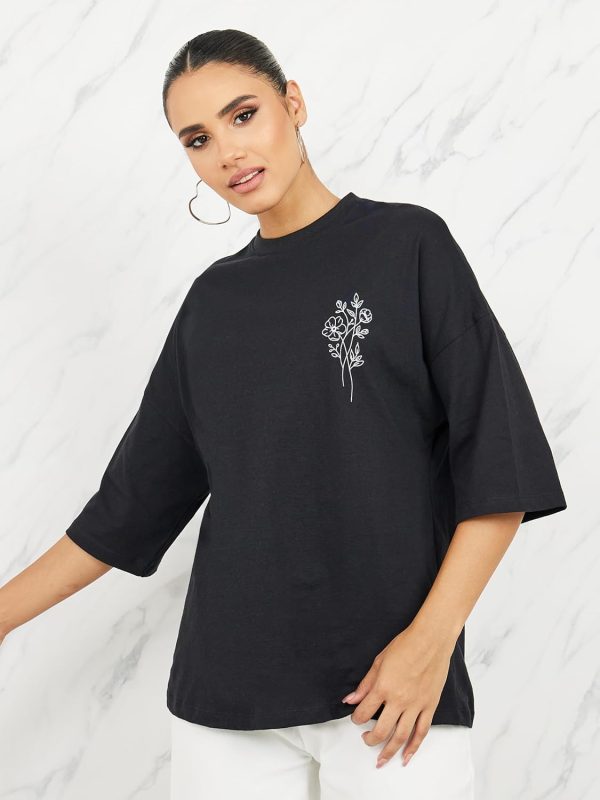 ⁦Styli Women Oversized Beautiful Back Print Drop Shoulder T-Shirt⁩ - الصورة ⁦4⁩