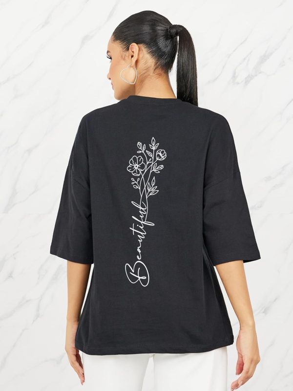 ⁦Styli Women Oversized Beautiful Back Print Drop Shoulder T-Shirt⁩ - الصورة ⁦6⁩