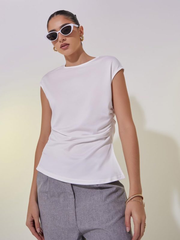 ⁦Styli Women's Ruched Detail Side Slit Short Sleeve Top⁩ - الصورة ⁦2⁩