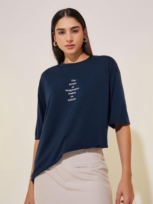 ⁦Styli Women's Slogan Print Short Sleeve Oversized T-Shirt⁩ - الصورة ⁦2⁩