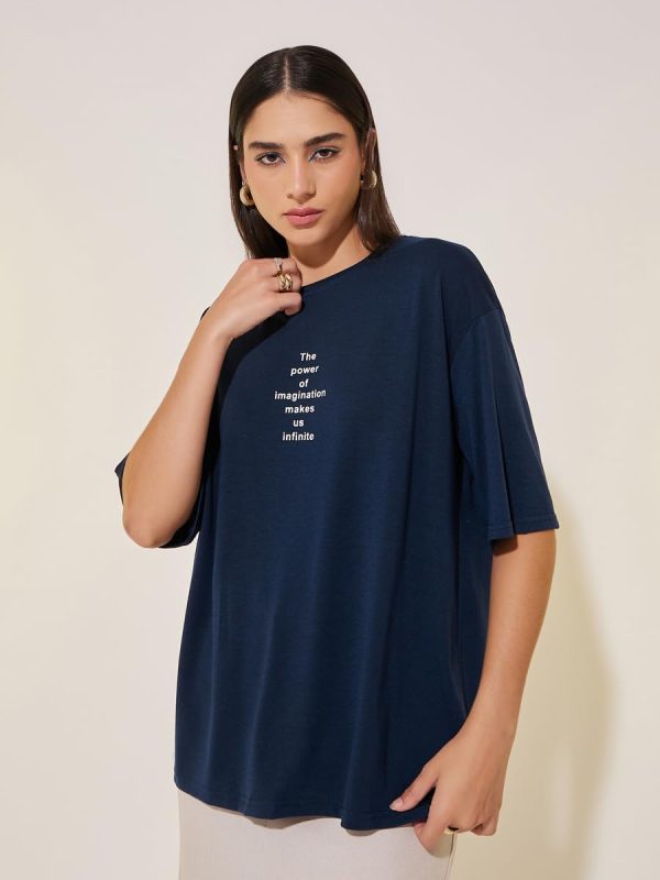 ⁦Styli Women's Slogan Print Short Sleeve Oversized T-Shirt⁩ - الصورة ⁦4⁩