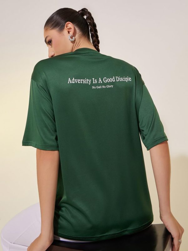 ⁦Styli Womens Green Slogan Print Short Sleeve Oversized T-Shirt⁩ - الصورة ⁦2⁩