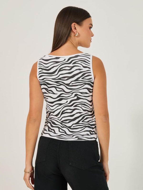 ⁦Styli Women's Animal Printed Sleeveless Cropped Tank Top⁩ - الصورة ⁦5⁩