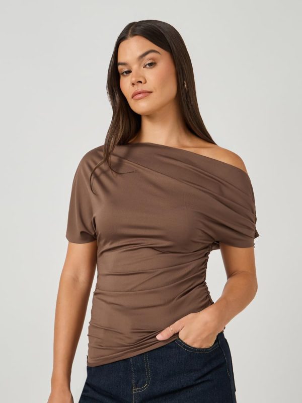 ⁦Styli Women's Asymmetric Neck Short Sleeve Knit Top⁩ - الصورة ⁦2⁩