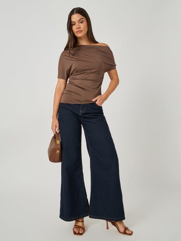 ⁦Styli Women's Asymmetric Neck Short Sleeve Knit Top⁩ - الصورة ⁦3⁩