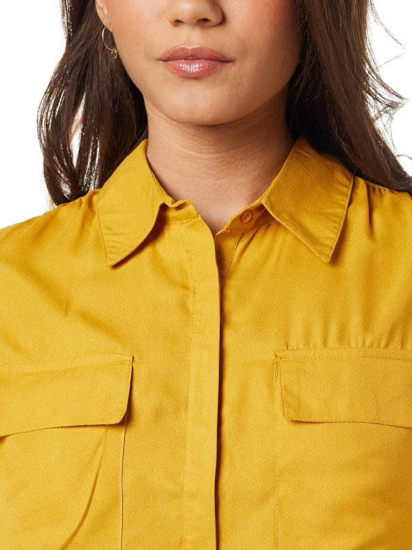 ⁦Amazon Brand - Symbol Women's Solid Regular Fit Top⁩ - الصورة ⁦4⁩