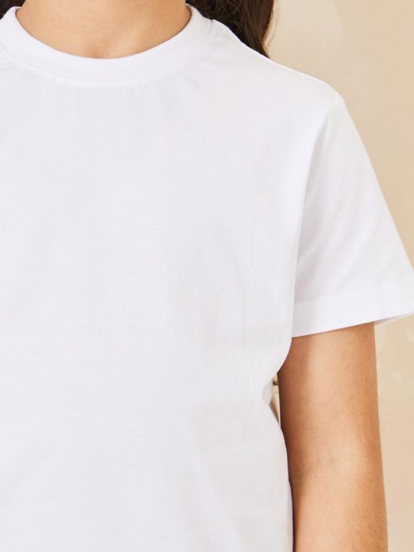 ⁦Styli Girls Solid Cotton Round Neck T-Shirt⁩ - الصورة ⁦4⁩