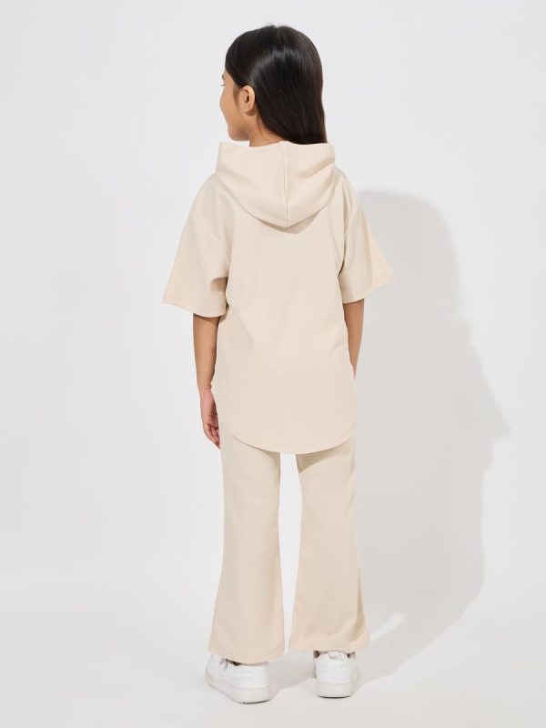 ⁦Styli Girls 2111345702 Waffle Knit Oversized Hooded Top & Pants Set⁩ - الصورة ⁦4⁩