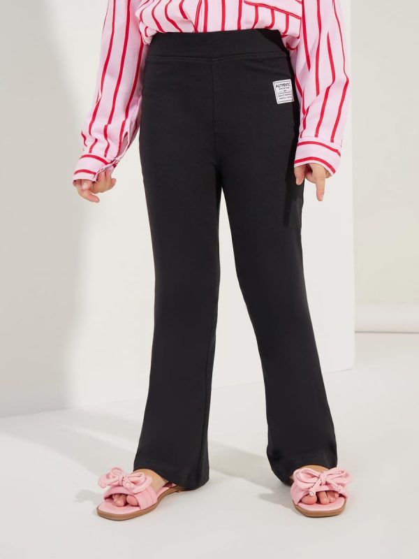 ⁦Styli Girls Patch Detail Flared Leggings⁩ - الصورة ⁦3⁩