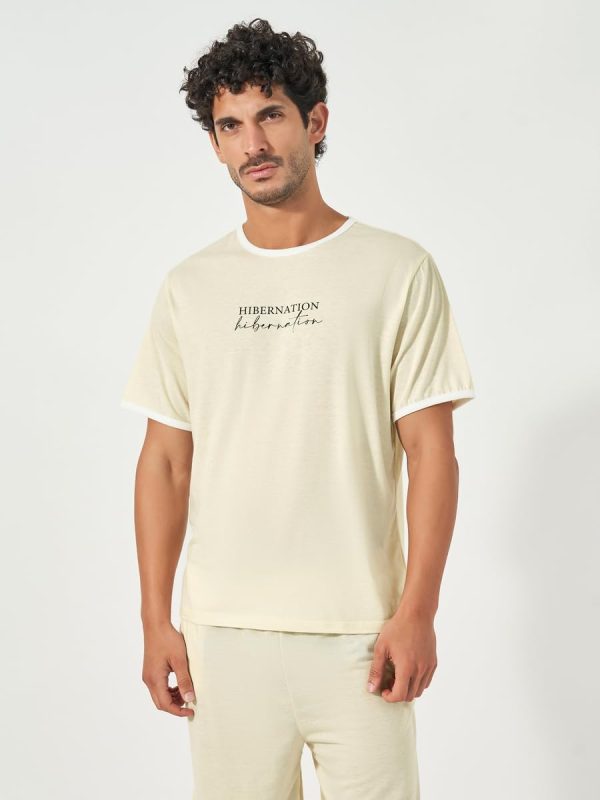 ⁦Styli Men Slogan Print T-Shit & Shorts Set⁩ - الصورة ⁦3⁩