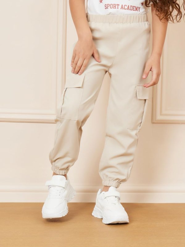⁦Styli Girls Butterfly Printed Drop Shoulder T-shirt & Cargo Pant Set⁩ - الصورة ⁦6⁩