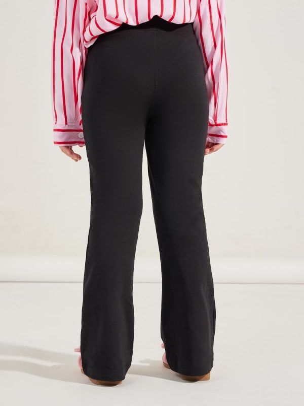 ⁦Styli Girls Patch Detail Flared Leggings⁩ - الصورة ⁦5⁩