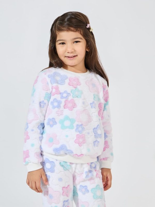 ⁦STYLI Girls Floral Pattern Fleece Sweatshirt & Joggers Set⁩ - الصورة ⁦3⁩