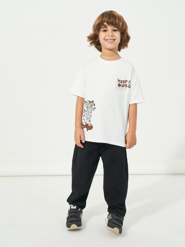 ⁦Styli Boys Graphic Print Short Sleeves Oversized T-Shirt⁩ - الصورة ⁦2⁩