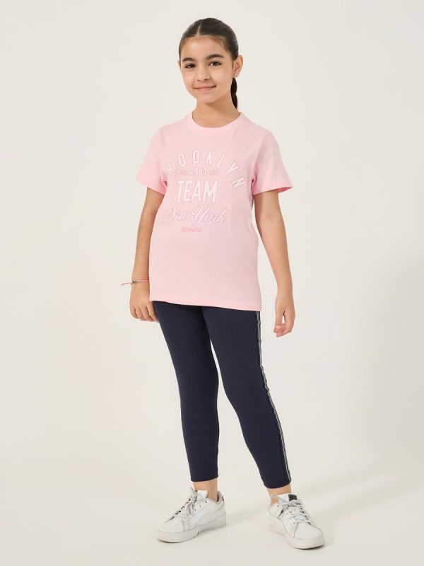 ⁦Styli Girls Graphic Print Short Sleeve T-Shirt⁩ - الصورة ⁦3⁩