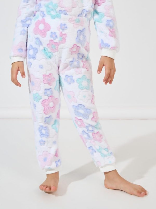 ⁦STYLI Girls Floral Pattern Fleece Sweatshirt & Joggers Set⁩ - الصورة ⁦6⁩