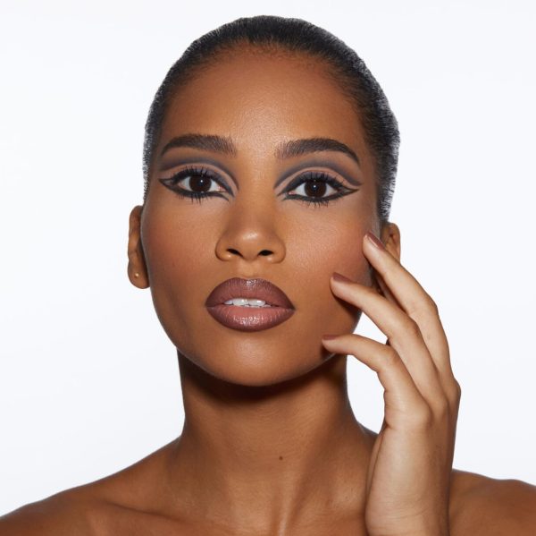⁦Huda Beauty Creamy Kohl Eye Pencil in Very Vanta Extreme Black, 0.35g⁩ - الصورة ⁦7⁩