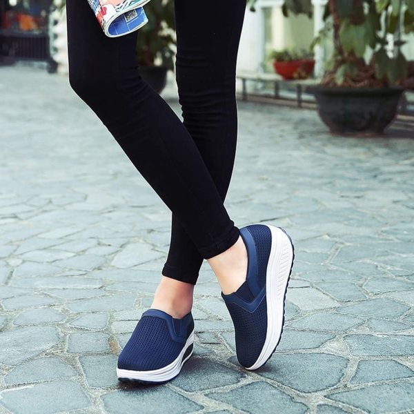 ⁦L LOUBIT Women Wedge Shoes Breathable Mesh Sneakers Slip On Comfort Walking Shoes⁩ - الصورة ⁦7⁩